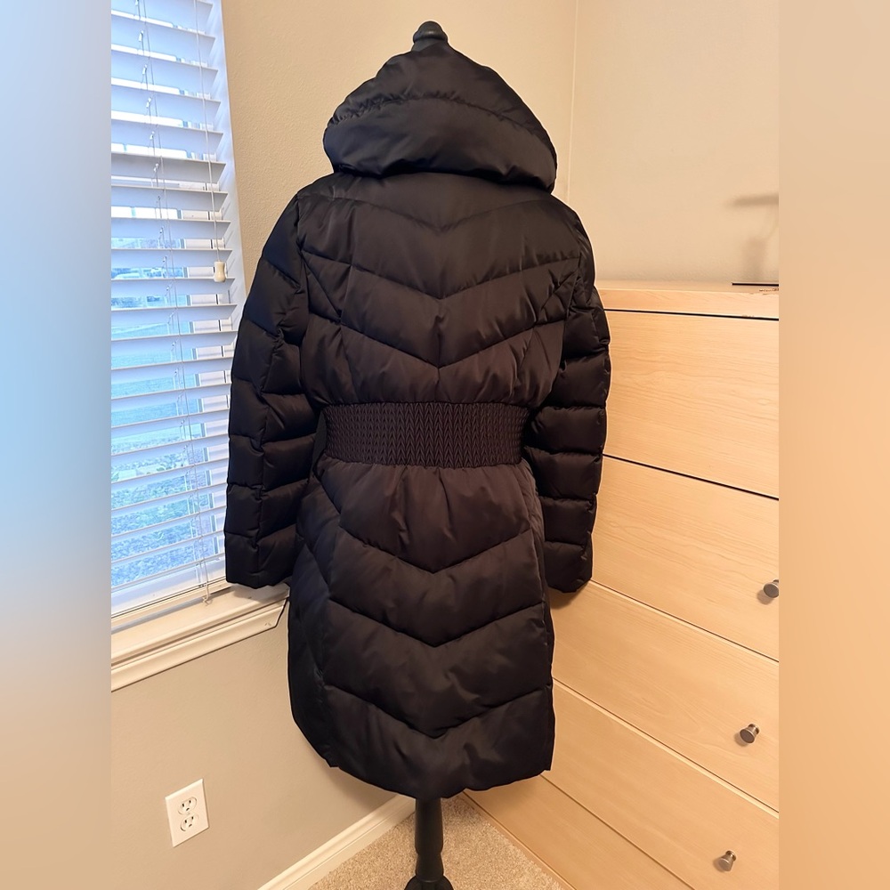 Tahari Women's Elegant Black Puffer Coat - Picture 8 of 8